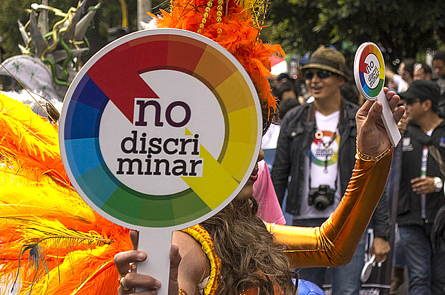 Dos nuevos centros comunitarios distritales LGBT.