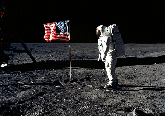 ⇩ La llegada del hombre a la luna