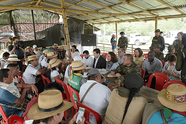 Comienza mesa de diálogo entre Minga Indígena y Gobierno