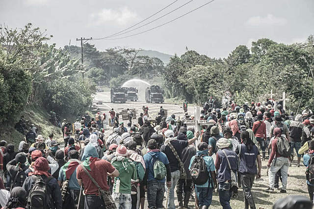 "Nos mantendremos en la vía cueste lo que cueste": indígenas le responden a Duque