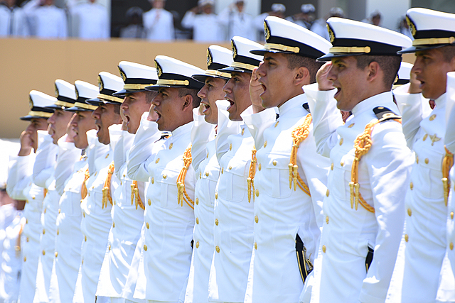 Kelly es nombrado oficial de la reserva naval de E.U.A y lo transfieren al departamento de medicina y Cirugía en Washintongton D.C