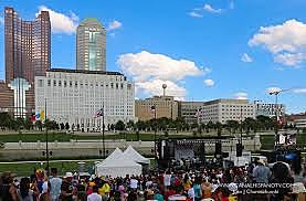 Kelly se desempeña como profesor y director de psicología clínica en la Universidad de Ohio State en Columbus
