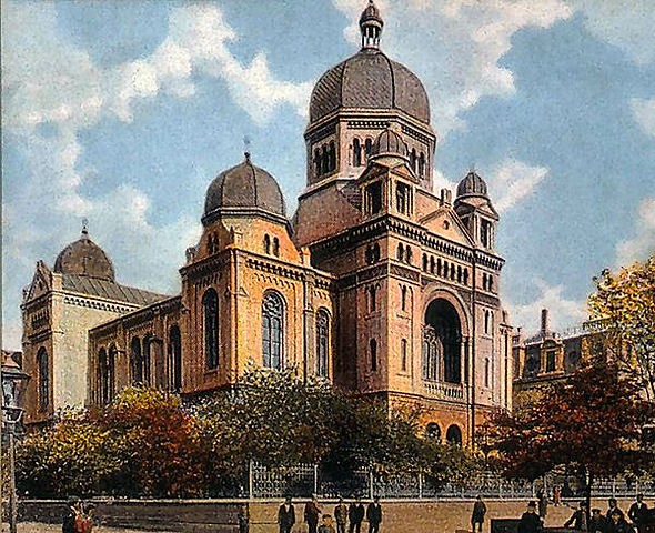 Establishing the Jewish Community in Lodz, Poland