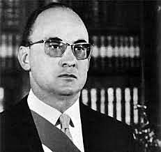 Presidente: Echeverría Álvarez  secretario de Educación: Víctor Bravo Ahuja