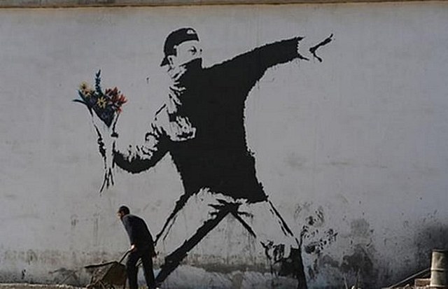 werken van Banksy (flower thrower) (4.4)