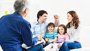 Adler fue el primero en practicar la terapia familiar que introdujo