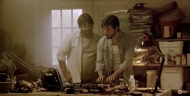 Wozniak, amigo de Steve Jobs construye una computadora con un microprocesador con pantalla y monitor