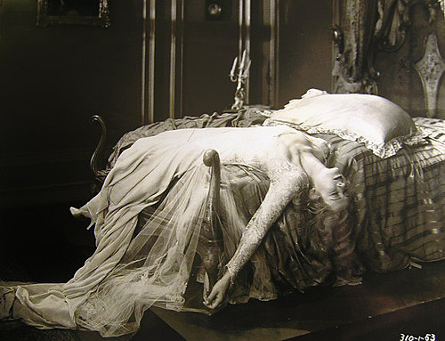 Victor marries Elizabeth and honeymoon