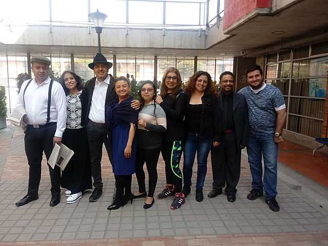 Participación del equipo docente en la comparsa institucional