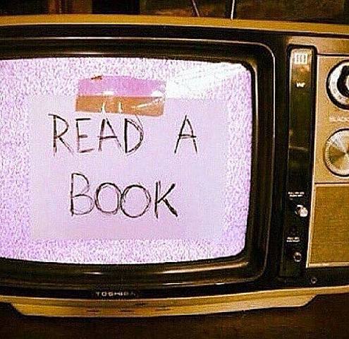 1923. Marzo 3. Llega el apoyo audiovisual en vivo con la aparición de la televisión.