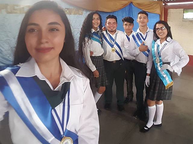 Imposiciones de banda a abanderados, escoltas y distinguidos