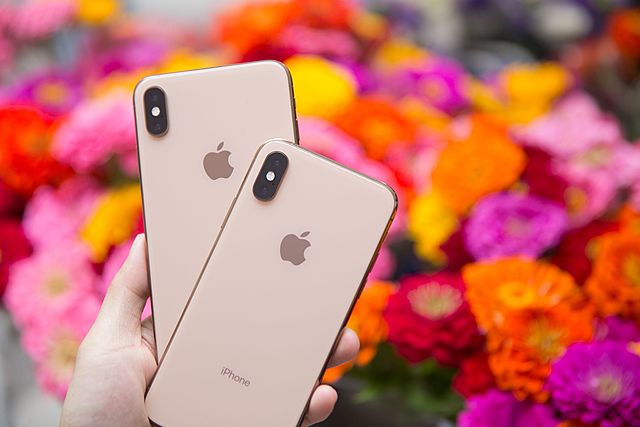 iPhone xS and XS Max are released