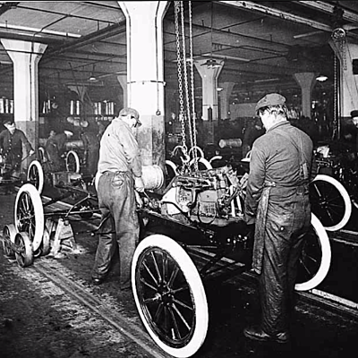 Timeline: Industrialização - João Pedro (29), Otávio (23) e Renato (10)