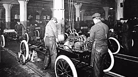 Timeline: Industrialização - João Pedro (29), Otávio (23) e Renato (10)