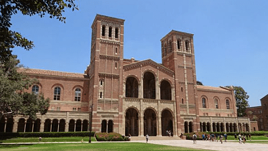 Ingresó en la Universidad de California