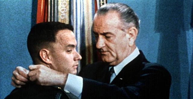 Forest recieves the medal of honor