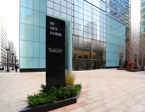 Michelle starts her job at Sidley and Austin as a lawyer