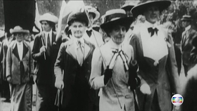 Mulheres fazem campanha pelo direito de voto