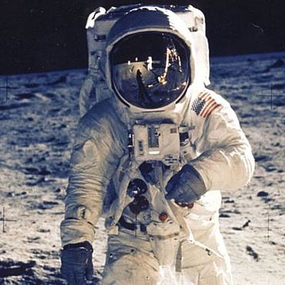 Timeline: victoria Jménez,Carolina Bayón y Marina Torres