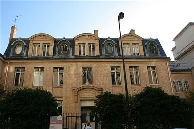 1936 History of radiotherapy.