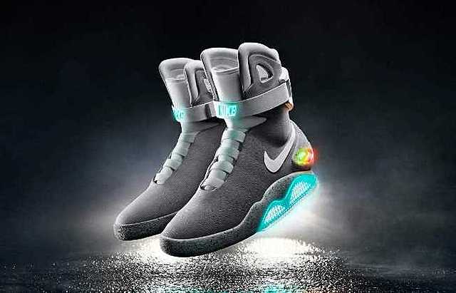 8.Zapatillas que se atan por sí solas.