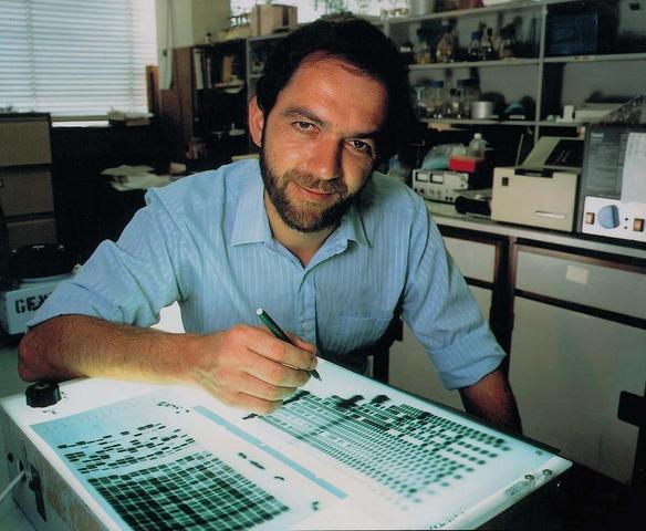 Alec Jeffreys devised a genetic fingerprinting method.