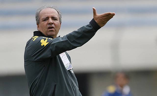 Técnico da Seleção feminina faz comentários machistas e comete gafe