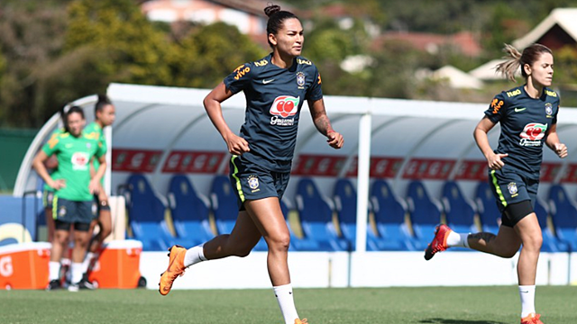Lateral se lesiona e seleção feminina tem mais uma baixa antes da Copa