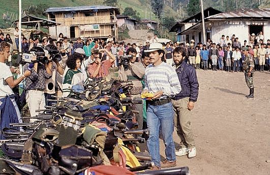 Entrega de armas proceso de paz 1990