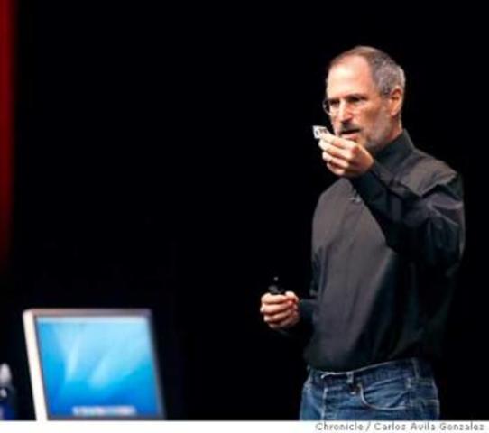 Apple Computer Inc. becomes Apple Inc.