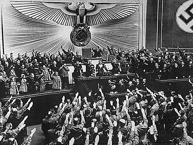 Hitler é nomeado com chanceler