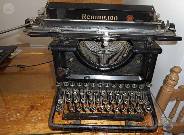 Primera Máquina de Escribir.