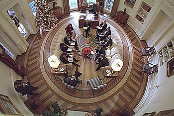 Nixon intenta cerrar la investigación del FBI