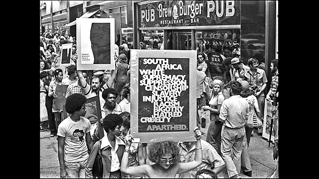 Tem início o apartheid