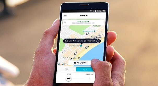 Cartunista acusa motorista de racismo após ser abandonado em rua do ES