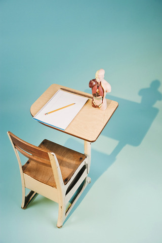 1.  Unbeknownst to me, O does not go to school