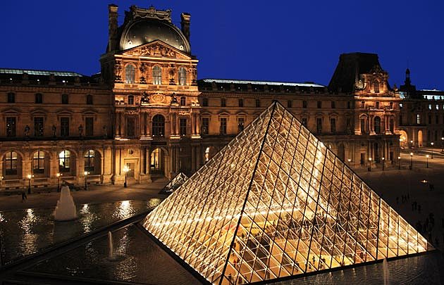 La pyramide du Louvre- Η πυραμίδα του Λούβρου