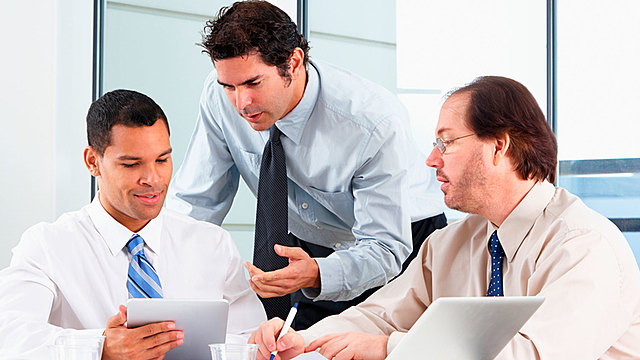 5 funciones desempeñadas por los gerentes