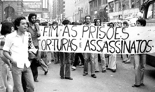 Resgate a aspectos do paradigma clássico (reivindicações e protestos)