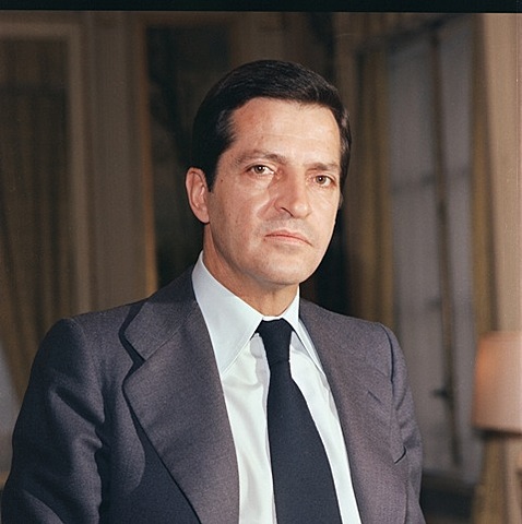 Adolfo Suárez gobernuko presidentea izendatu zuten erregeak.