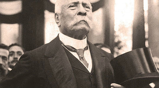 Se da la primera reelección de Porfirio Díaz