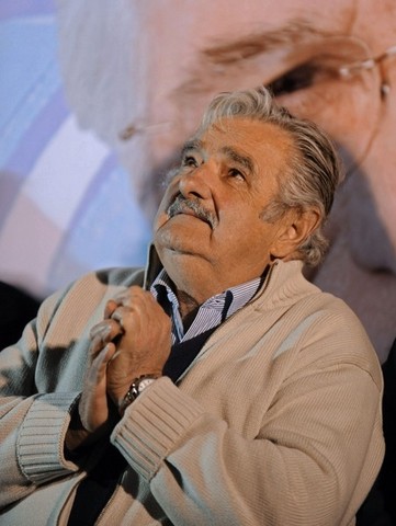 Popularidad de Mujica cae.