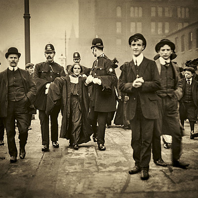 Timeline: Los Feminismos a través de la Historia.- Las tres Olas