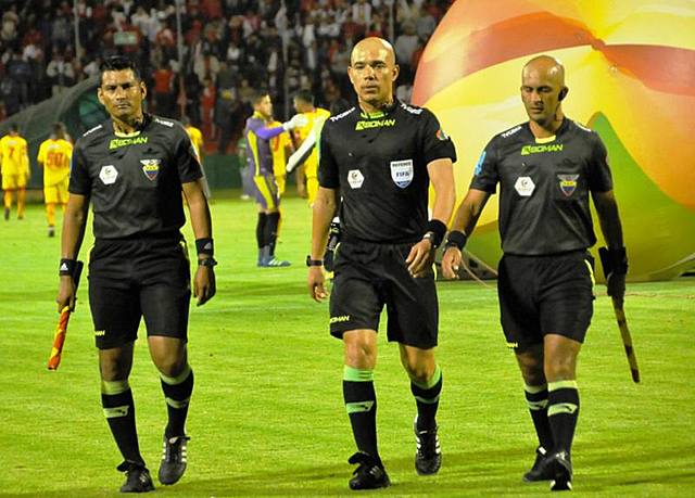 Se usa un arbitro central
