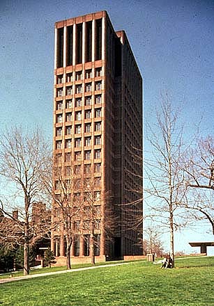 Kline Science Center - Philip Johnson - New Haven, EE.UU.