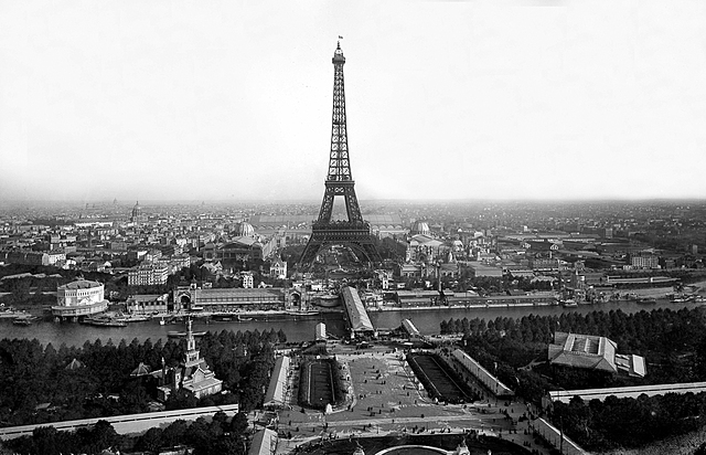 Le 31 mars 1889, la Tour Eiffel sera inaugurée en avant-première de l’Exposition universelle de Paris, laquelle commémore le centenaire de la Révolution française.