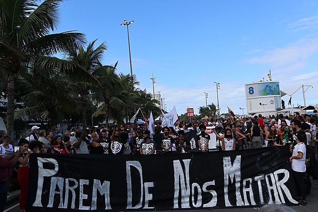 "Parem de nos matar": aumento da violência policial motiva protesto no Rio de Janeiro