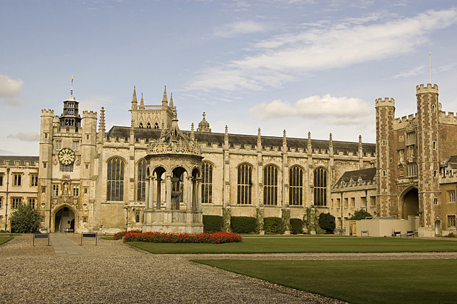la escuela mas prestigiosa de la epoca en sus inicios fue la bolonia- pionera de los estudios en la edad media