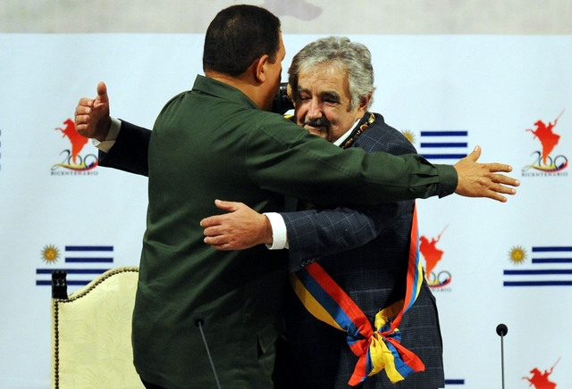 Mujica visita a Chávez.