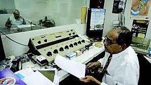 Primeras emisiones de radio educativa en EE.UU